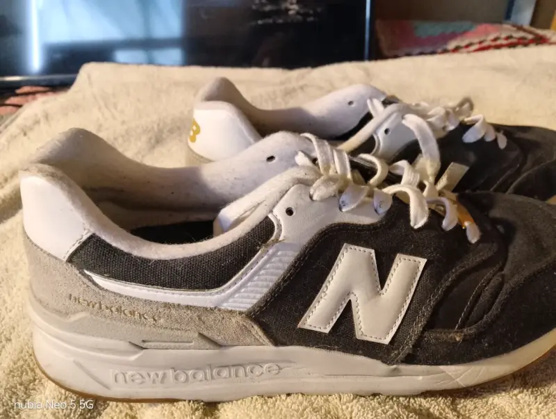 Zapatillas New Balance 997H Clásicas Negro y Blanco - 1