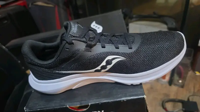 Zapatillas running Saucony negras para hombre
