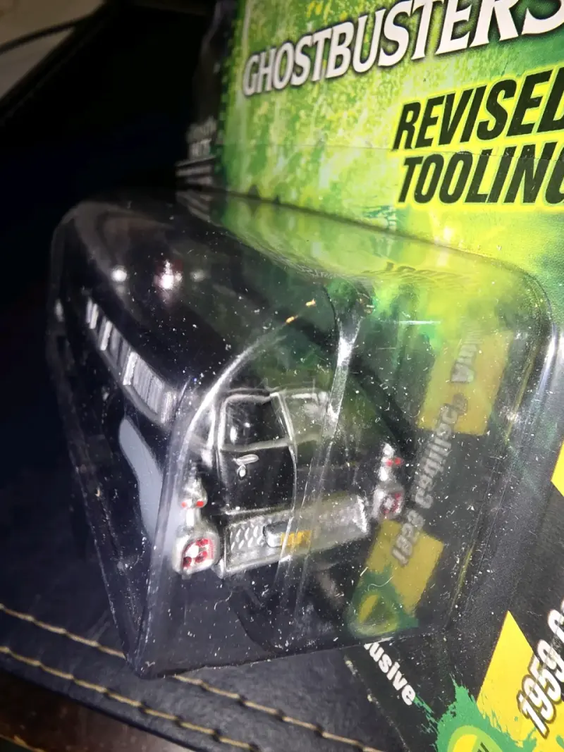 Auto juguete  Ghostbusters Johnny Lightning 1:64 - 3