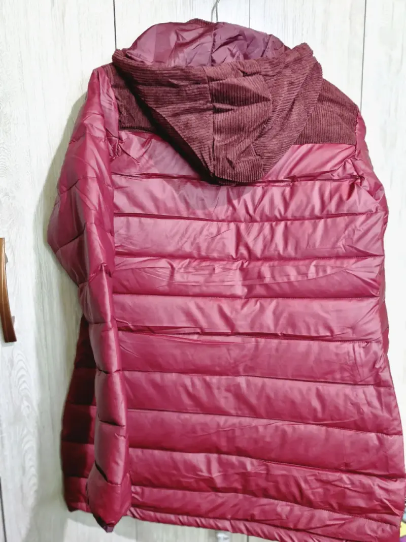 Parka acolchada The North Face roja para invierno - 2