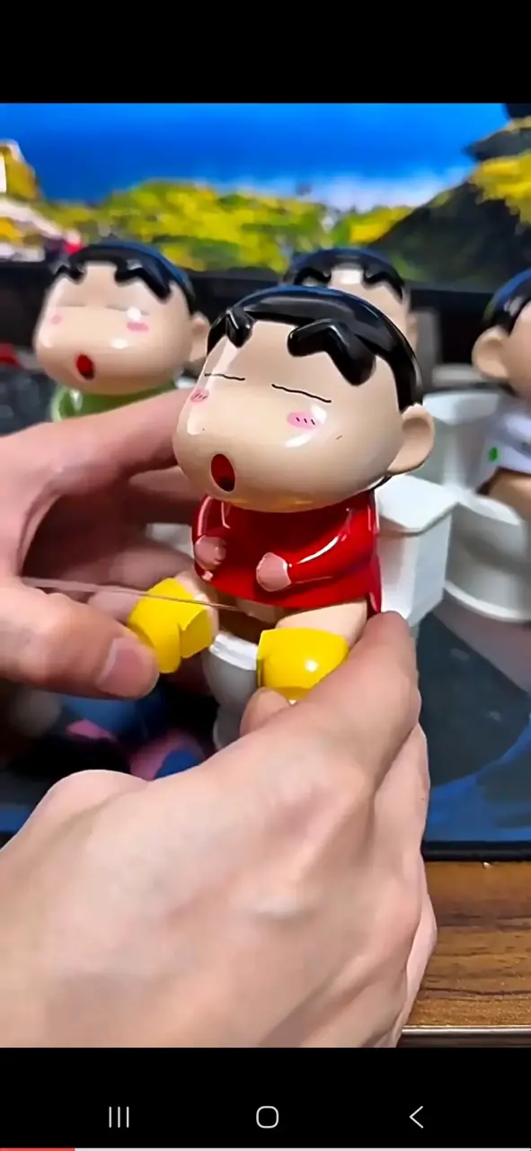 Figura Crayon Shin Chan en inodoro tira Agua - 2