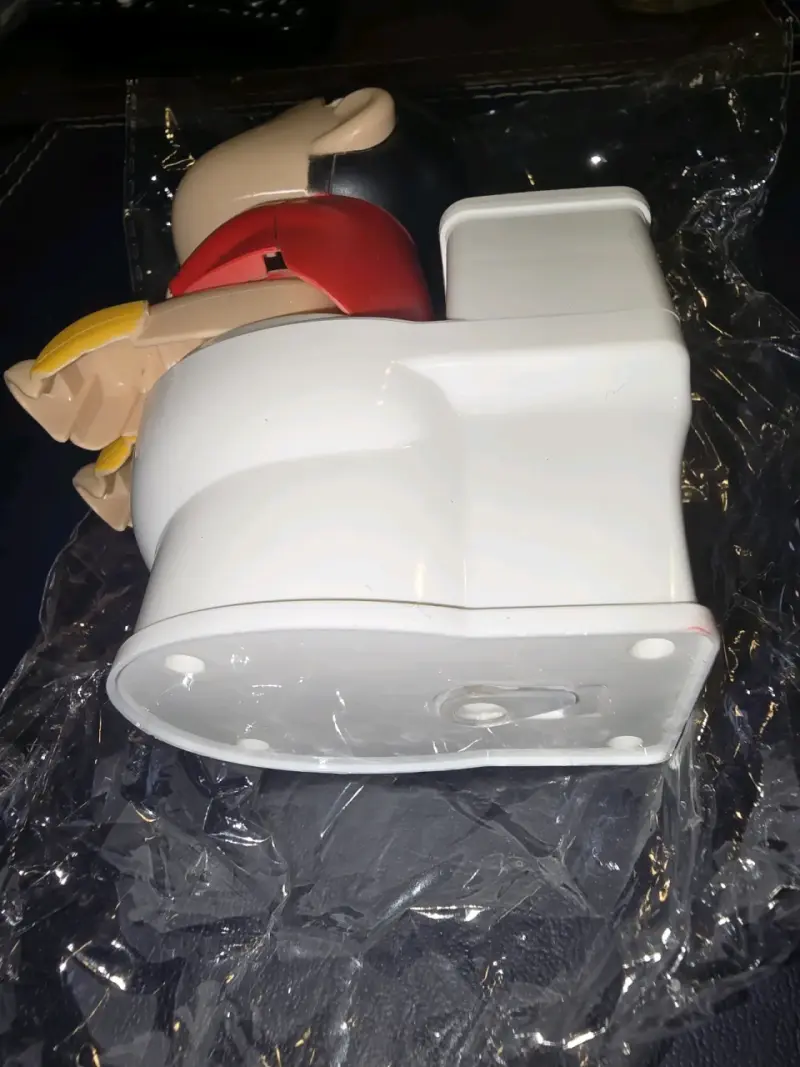 Figura Crayon Shin Chan en inodoro tira Agua - 5