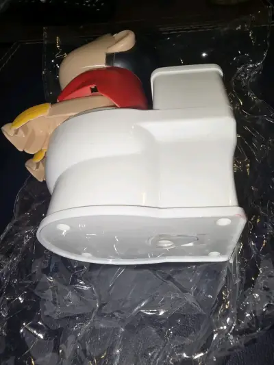 Figura Crayon Shin Chan en inodoro tira Agua - miniatura 5