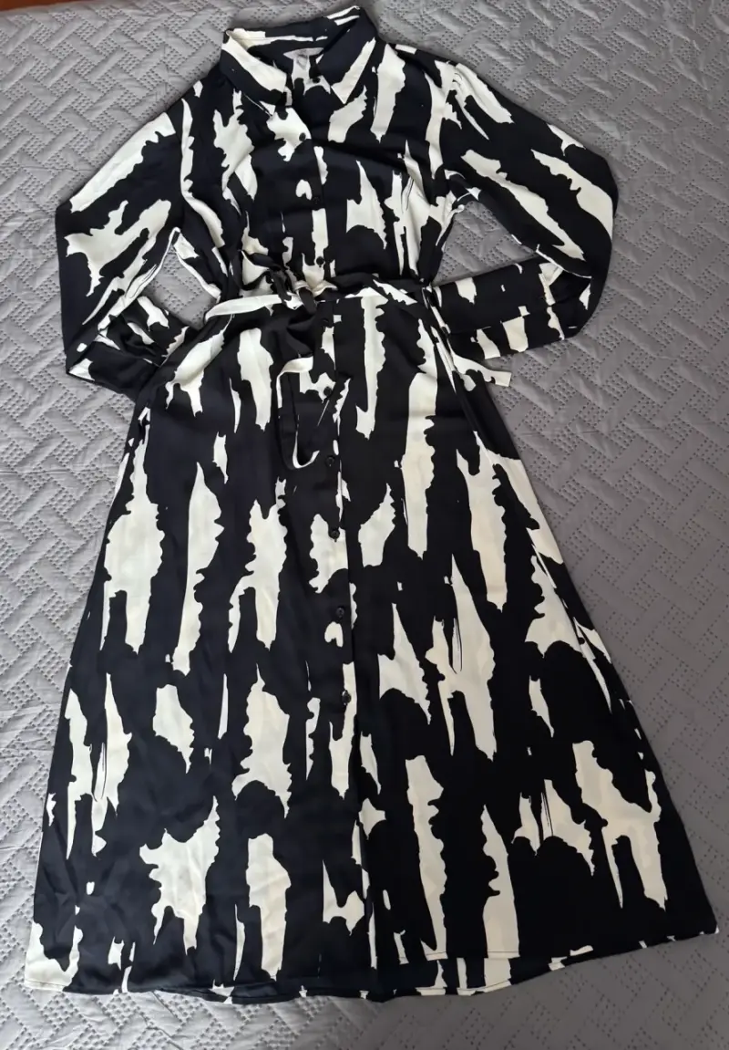 Vestido camisero largo estampado blanco y negro - 1