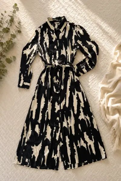 Vestido camisero largo estampado blanco y negro - miniatura 2