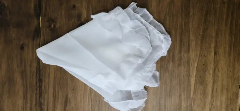 Pañuelo con blonda blanco para fiestas patrias - 1