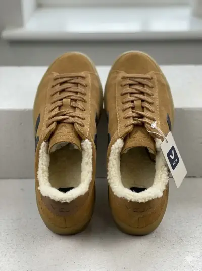 Zapatillas Veja con Forro de Chiporro Nuevas - miniatura 1