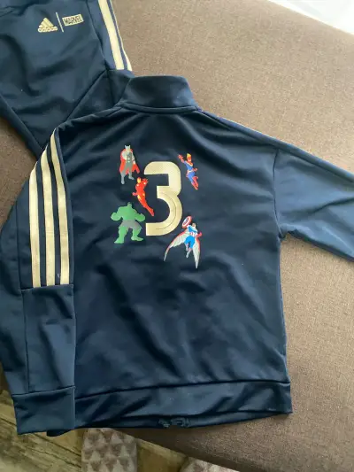 Conjunto deportivo infantil Adidas Marvel azul - miniatura 1