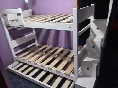 Camarote de madera con escalera y almacenamiento - miniatura 1