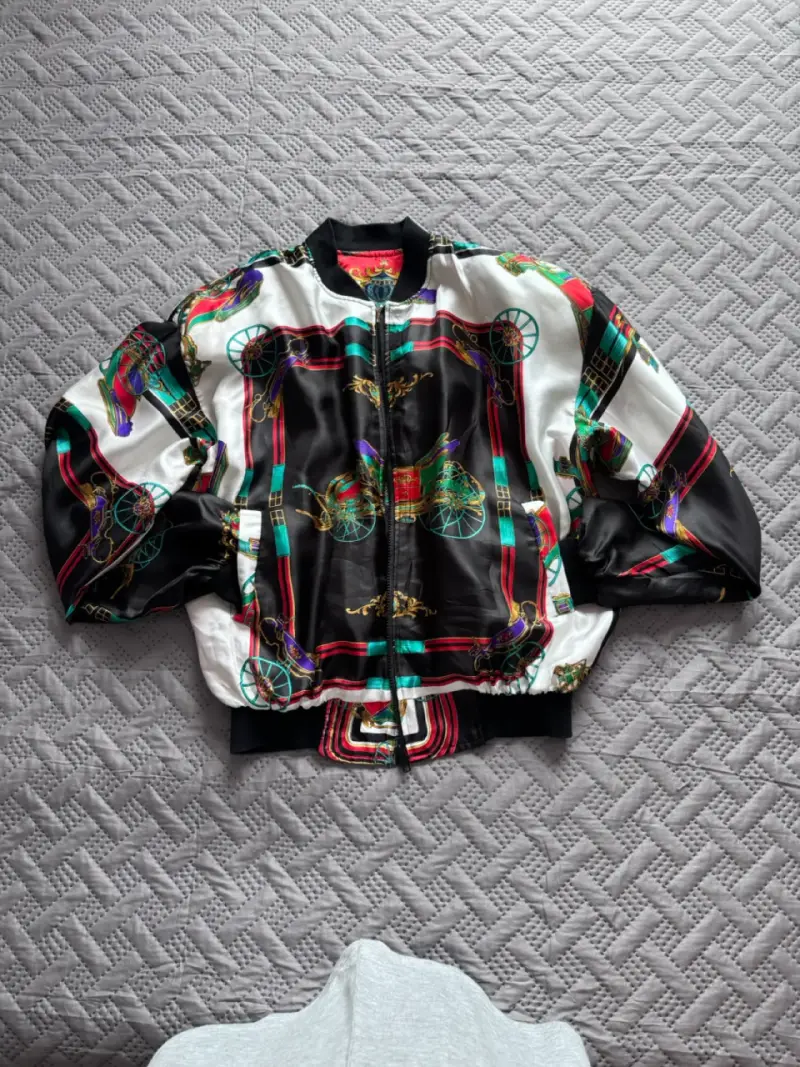 Chaqueta bomber reversible con diseño colorido - 1