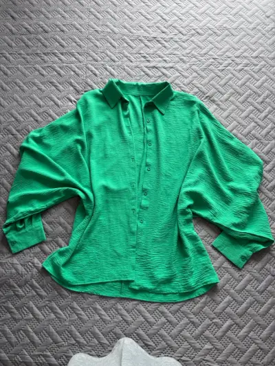 Blusa verde de manga larga para mujer - miniatura 1