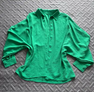 Blusa verde de manga larga para mujer - miniatura 2