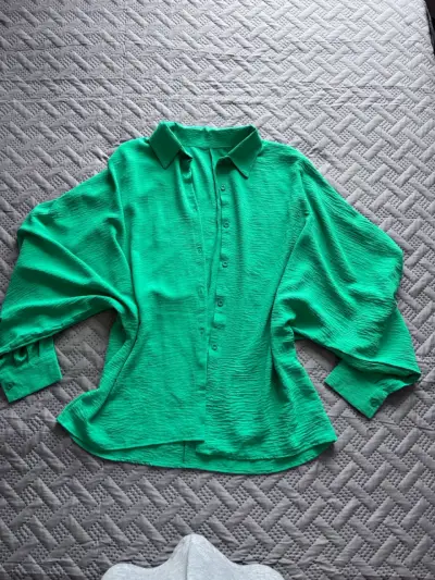 Blusa verde de manga larga para mujer - miniatura 3