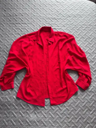 Blusa roja de manga larga para mujer - miniatura 1
