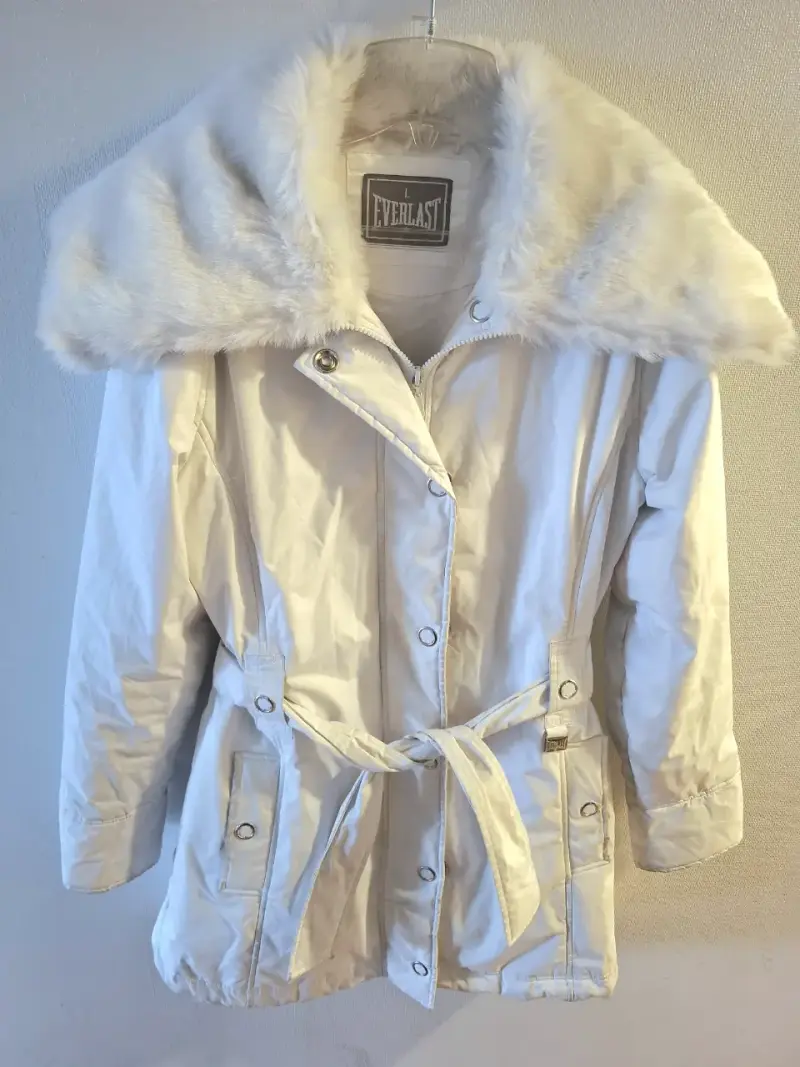 Parka Everlast blanca con cuello de piel - 1