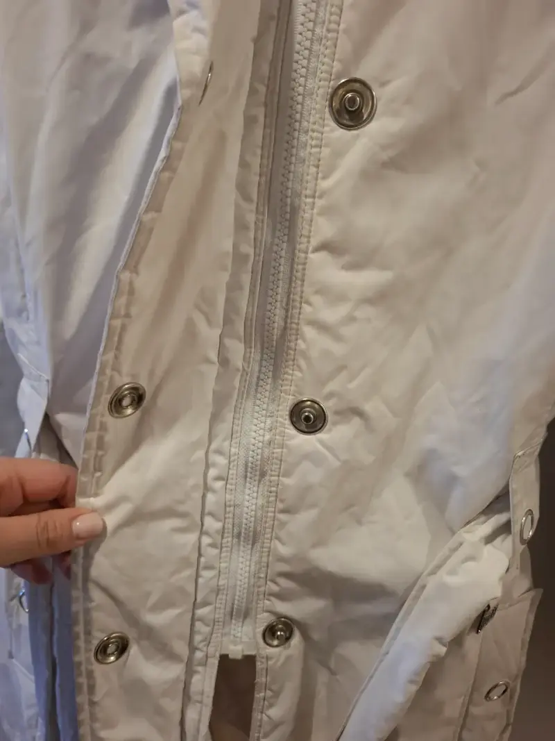 Parka Everlast blanca con cuello de piel - 4