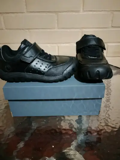 Zapatos escolares negros con velcro Talla 30 - miniatura 2