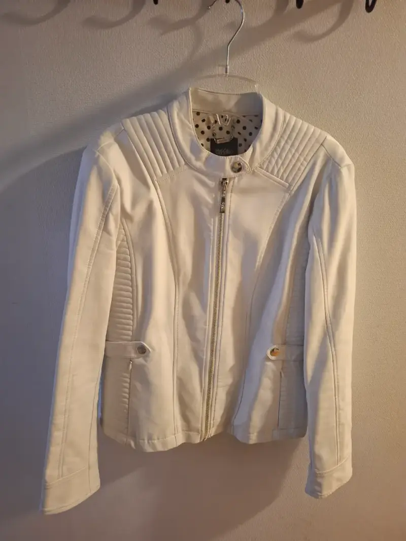Chaqueta Mossimo cuero sintético blanca - 1