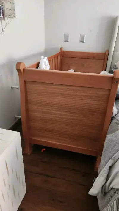 Cuna de madera para bebé con colchón incluido - miniatura 2