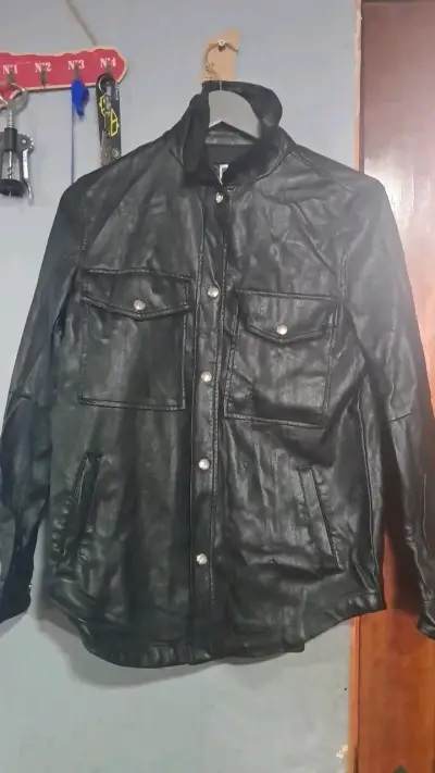 Chaqueta de cuero negra para hombre talla S - miniatura 3