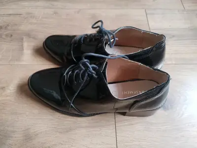 Zapatos de charol negros Basement talla 38 - miniatura 1