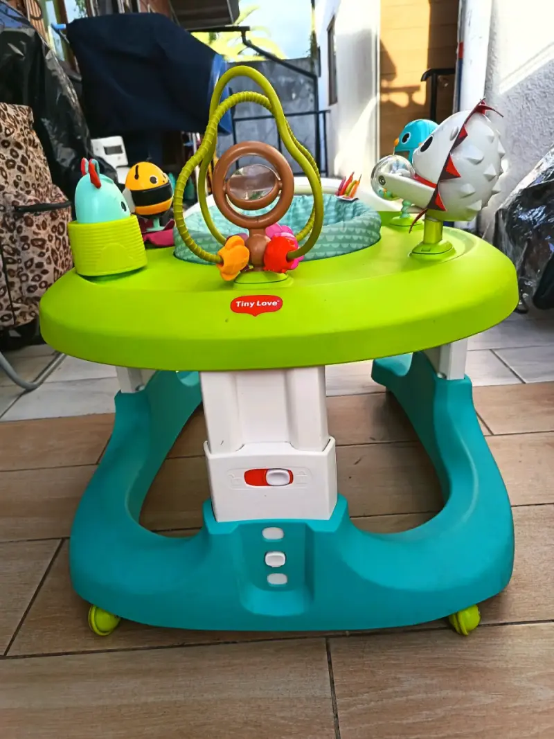 Andador de bebé Tiny Love con juguetes interactivos - 1