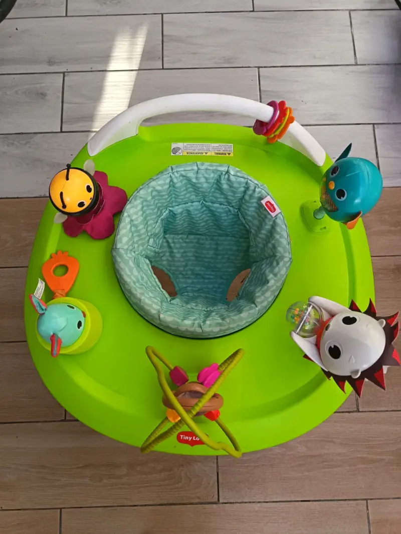 Andador de bebé Tiny Love con juguetes interactivos - 2