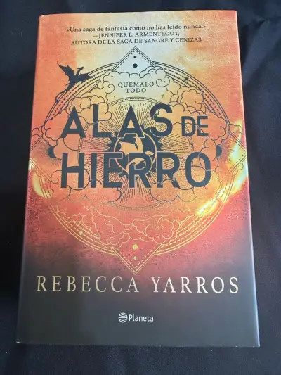 Libro 'Alas de Hierro' de Rebecca Yarros - miniatura 1