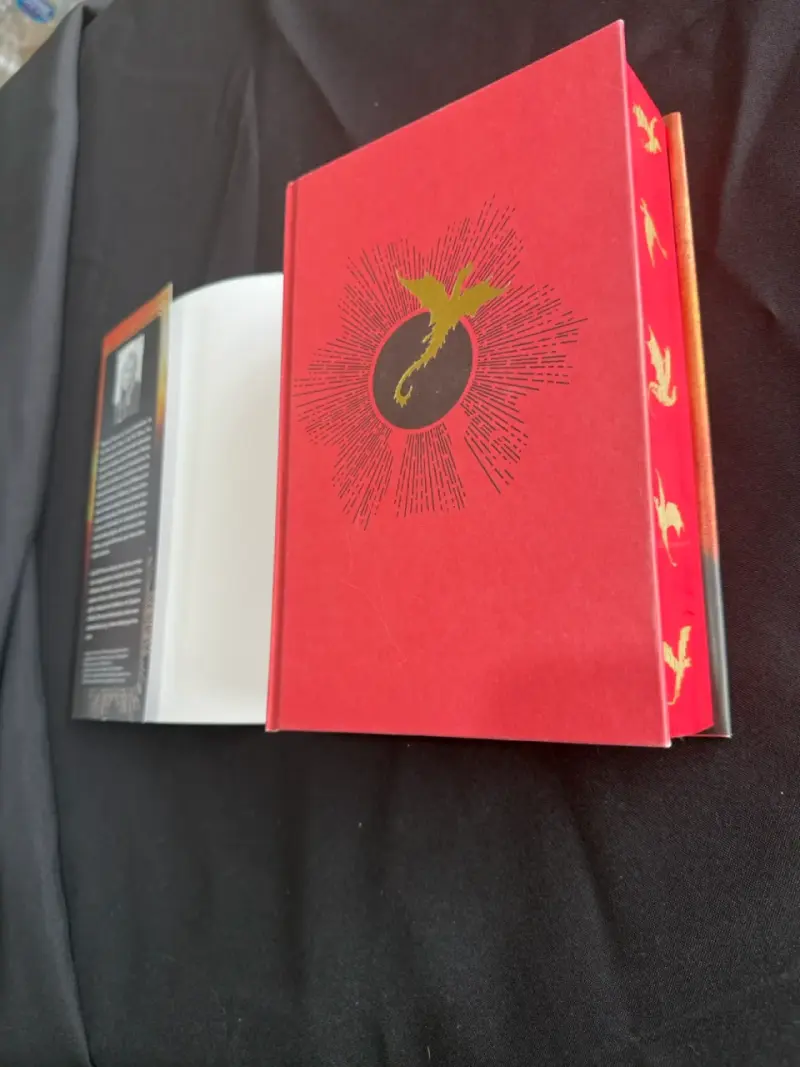 Libro 'Alas de Hierro' de Rebecca Yarros - 3