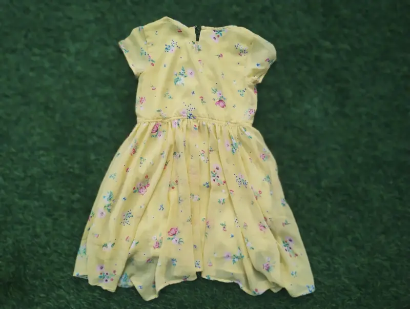 Vestido infantil amarillo con flores - 2
