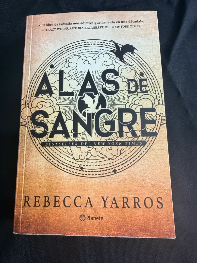Libro 'Alas de Sangre' de Rebecca Yarros - 1