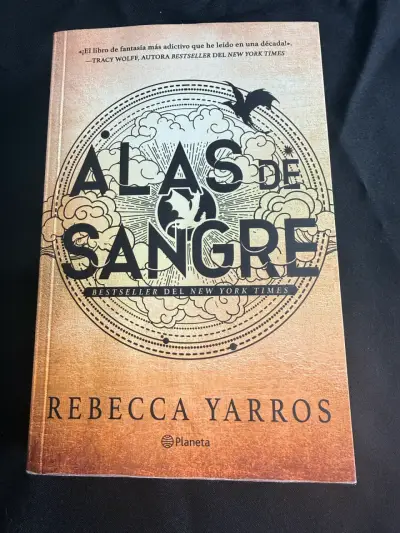 Libro 'Alas de Sangre' de Rebecca Yarros - miniatura 1