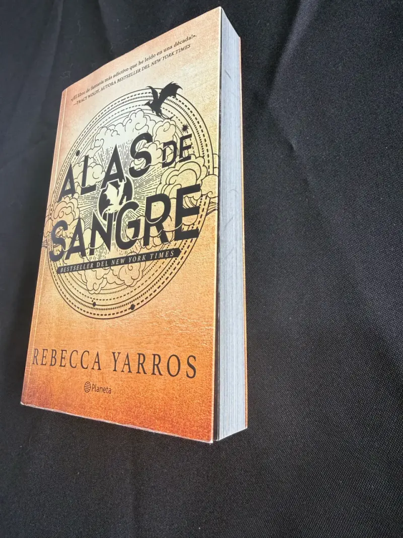 Libro 'Alas de Sangre' de Rebecca Yarros - 2