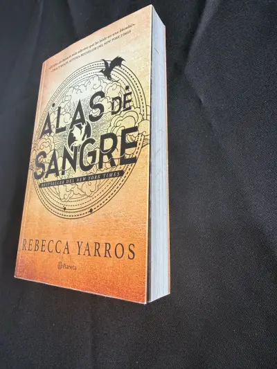 Libro 'Alas de Sangre' de Rebecca Yarros - miniatura 2