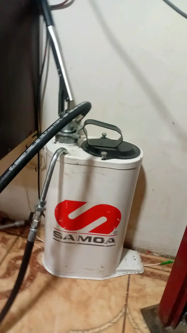 Bomba de aceite manual Samoa en buen estado