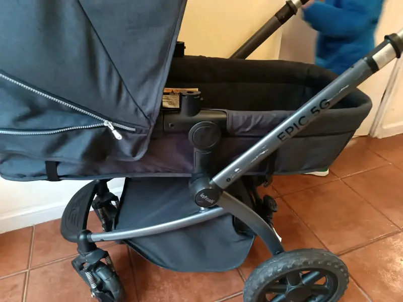 Coche de bebé Infanti Epic 5G negro - 4