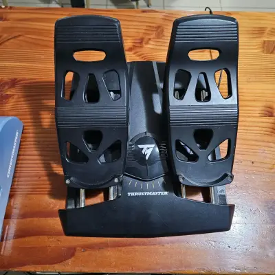 Joystick y pedales Thrustmaster Airbus para simulación - miniatura 3