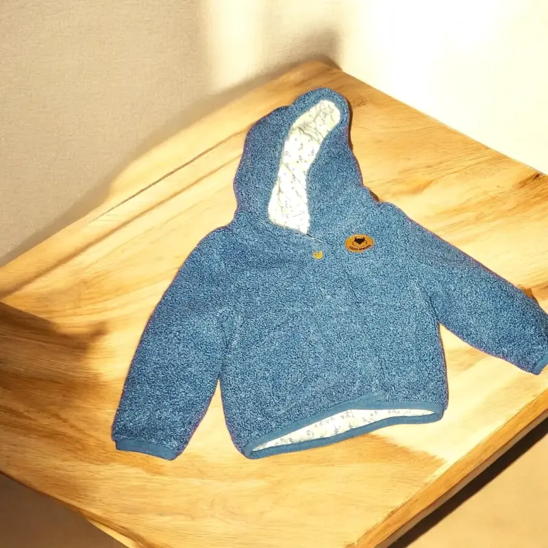 Lote de ropa de bebé con abrigos y bodys - 2