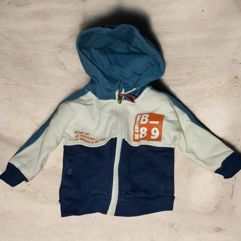Lote de ropa de bebé con abrigos y bodys - 4
