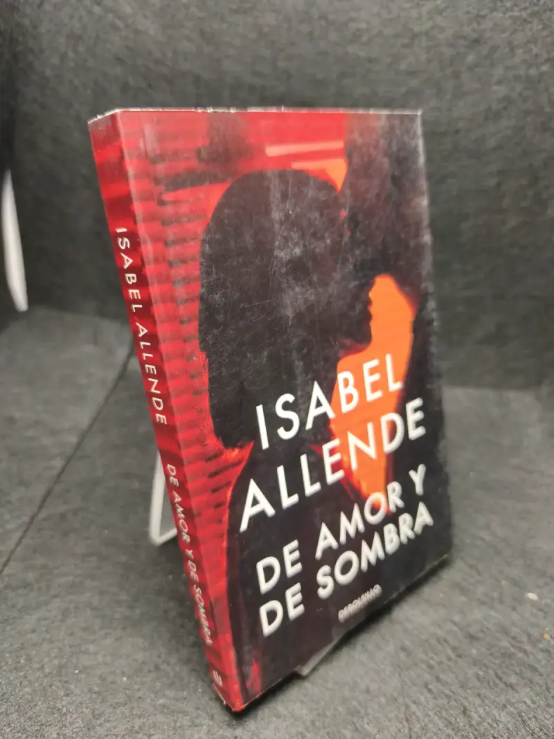 Libro 'De Amor y De Sombra' de Isabel Allende - 2