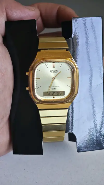 Reloj Casio dorado resistente al agua - miniatura 1