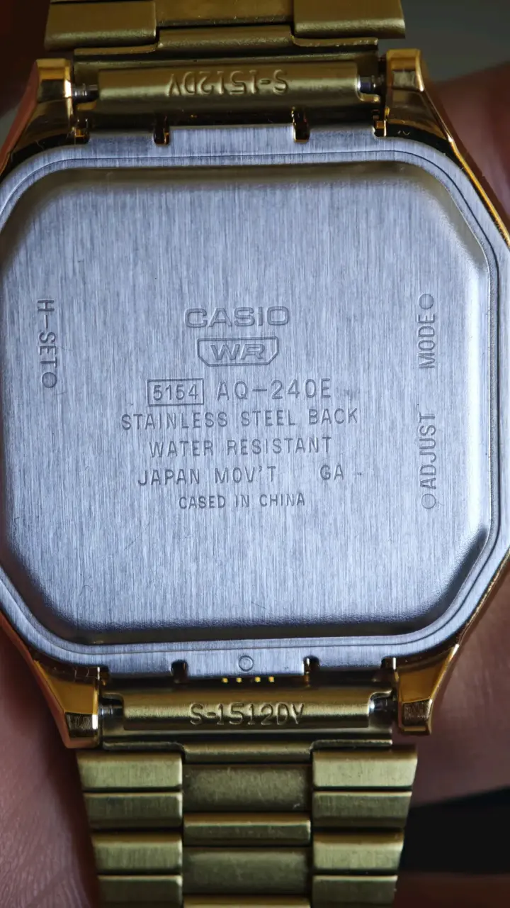 Reloj Casio dorado resistente al agua - 2
