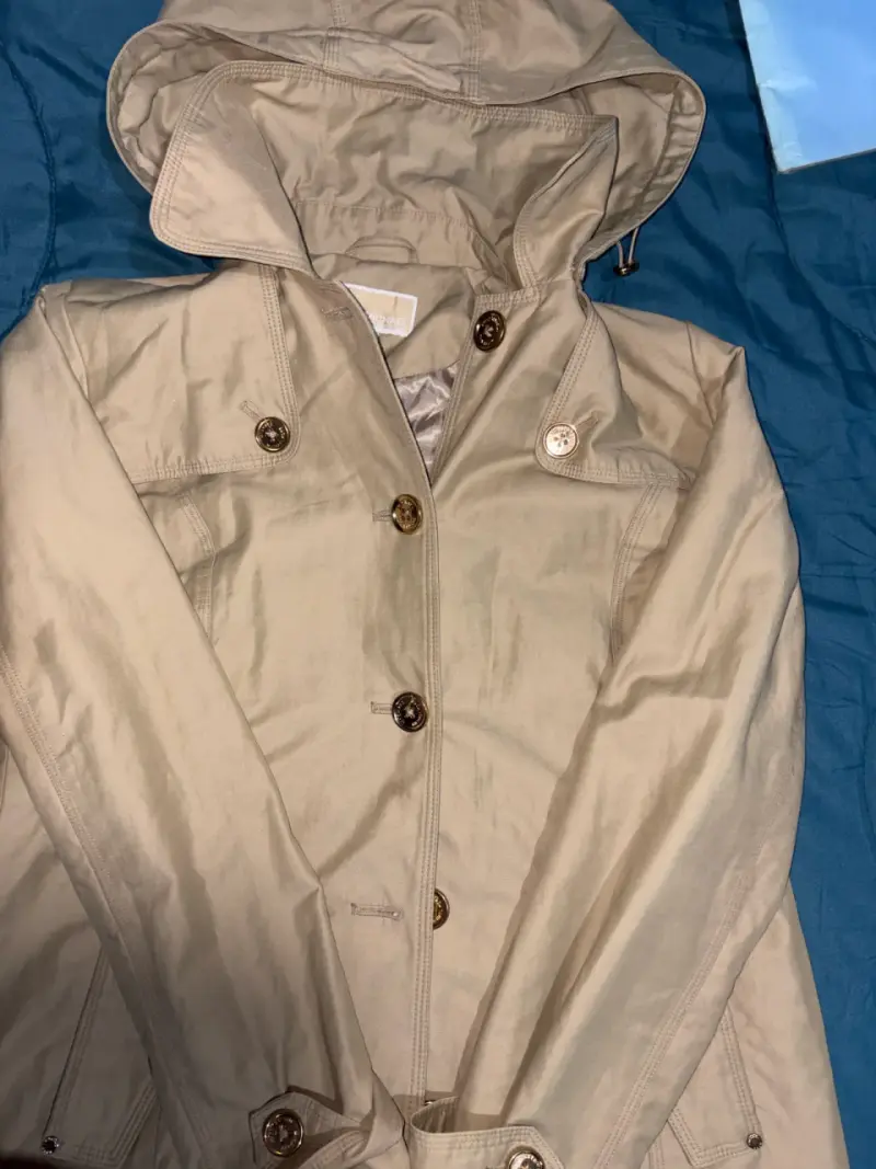 Abrigo beige con capucha Michael Kors - 3