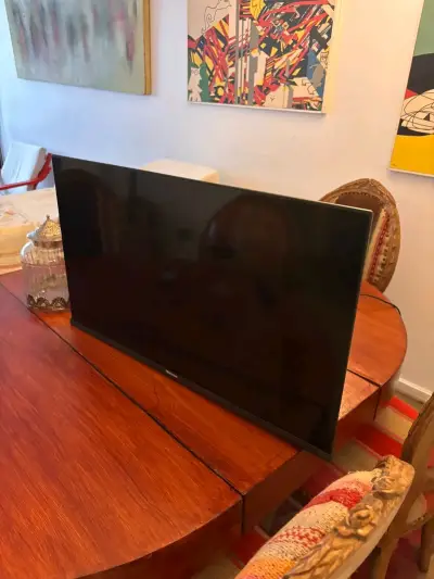 Televisor Hisense LED 32 pulgadas - miniatura 1