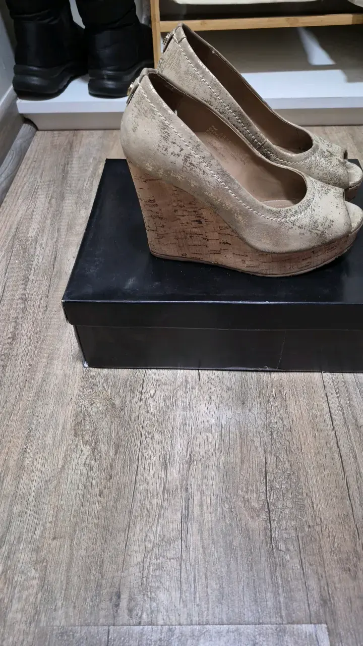 Zapatos de cuña dorados Gacel en buen estado - 2