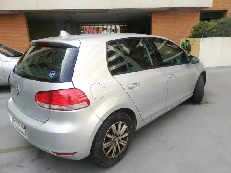Volkswagen Golf 2011 muy buen estado - 2