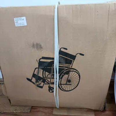 Silla de Ruedas Plegable en Caja - miniatura 2