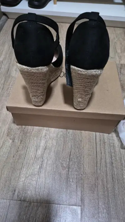 Sandalias de cuña negras con plataforma de yute - miniatura 4