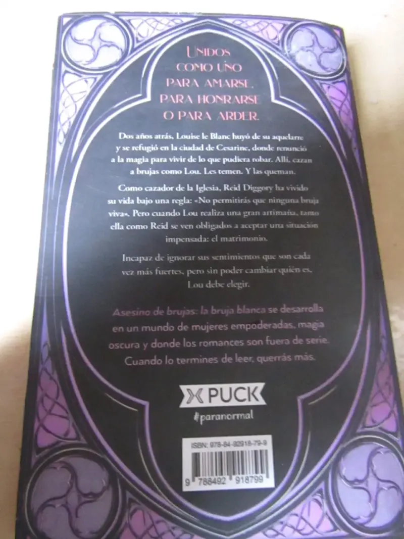 Libro Asesino de Brujas: La Bruja Blanca de Shelby Mahurin - 2
