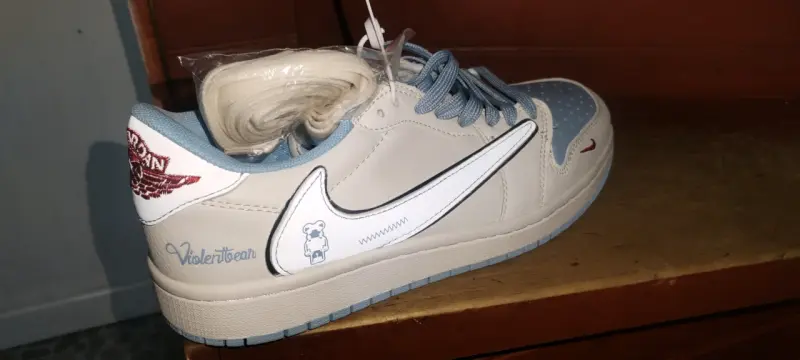 Zapatillas deportivas blancas y celestes Nike Air Jordan - 2